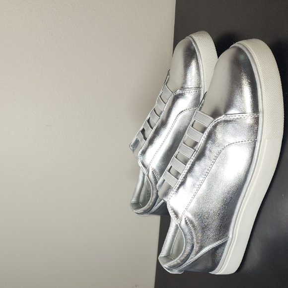 Kenneth Cole Reaction Silver White Sneakers Modern Style - Picture 9 of 10